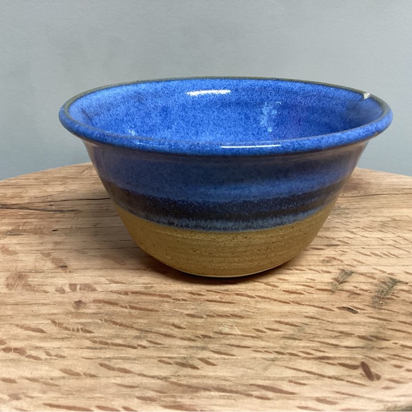 Handcrafted Ceramic Pottery Bowl by Stokes - Beautiful Blues with tan/cream base - Picture 5 of 15